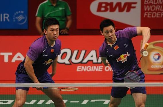 他的背后有 他的背后有