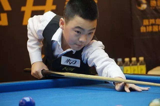 兩支球隊各 兩支球隊各